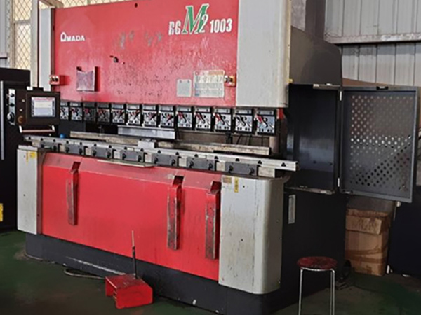 AMADA液壓板式折彎?rùn)C(jī)